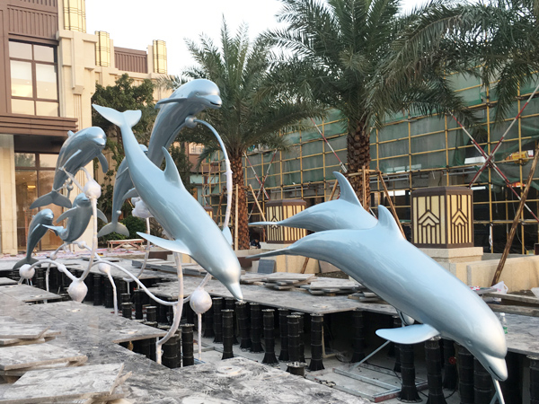 不銹鋼雕塑維護時要注意什么